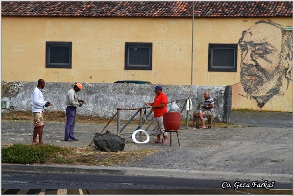 03_ponta_delgada.jpg - Fishermens, Ponta Delgada, Sao Miguel, Azores