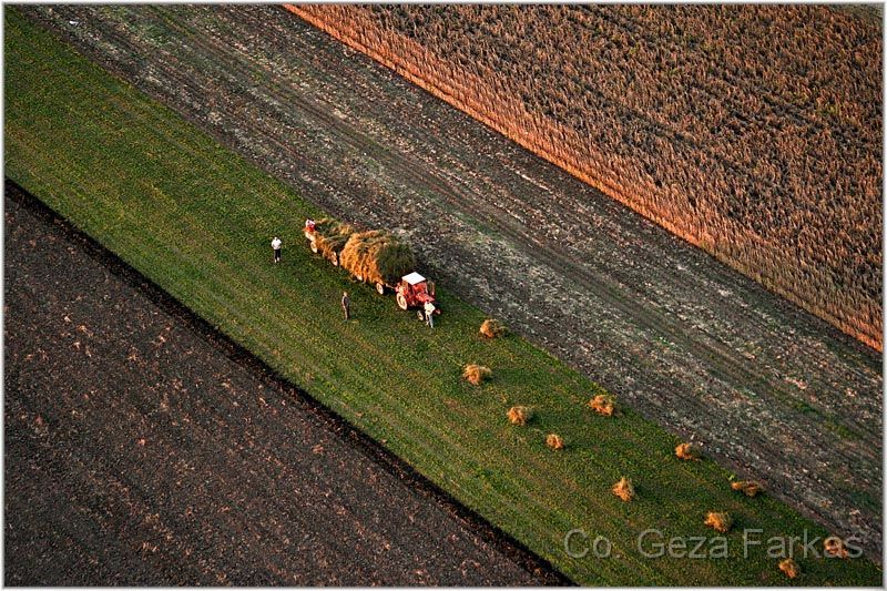 34_tractor.jpg - Tractor, Vojvodina province,  2nd prize picture story DIGITAL PHOTOGRAPHY contest Novi Sad 2008